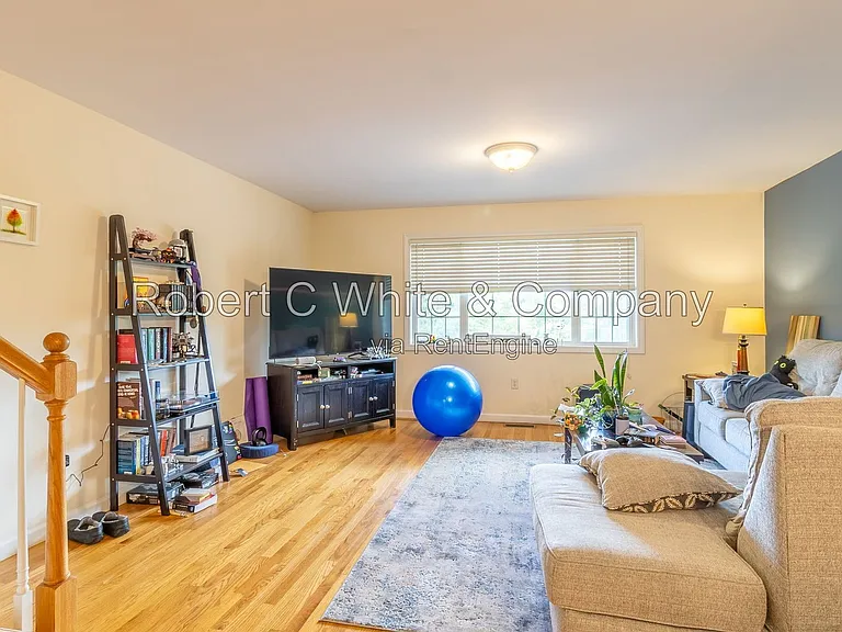 330 Crystal Ave #10 — Photo 5