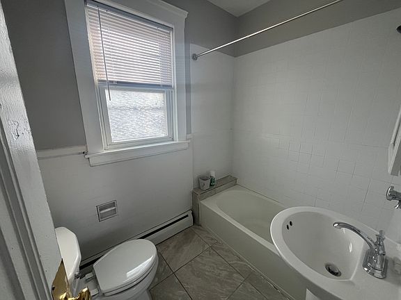 2nd image of 266 Adelaide Ave APT 3