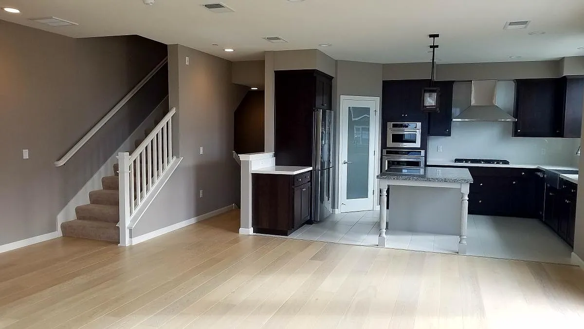 3 bed, 3.5 bath, 2002 sqft, $4,325 — Photo 4