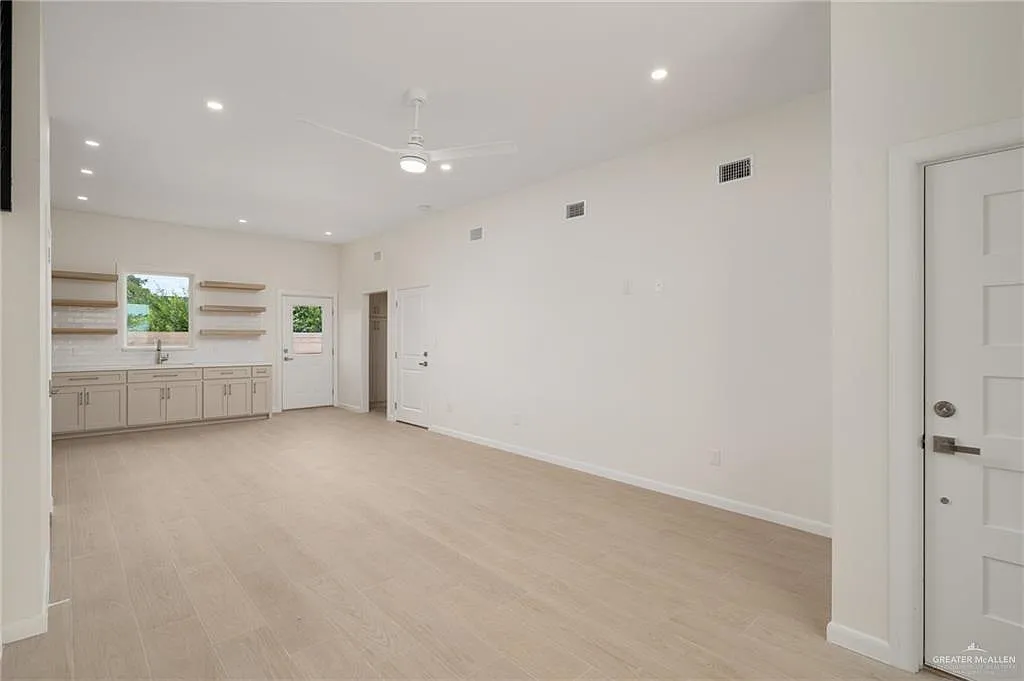 3 bed, 2.5 bath, 1553 sqft, $1,800 — Photo 4