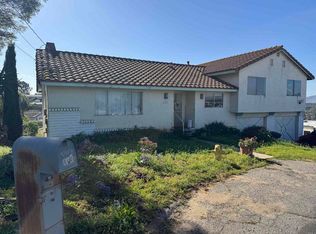 103 Howell Heights Dr, Escondido, CA 92025