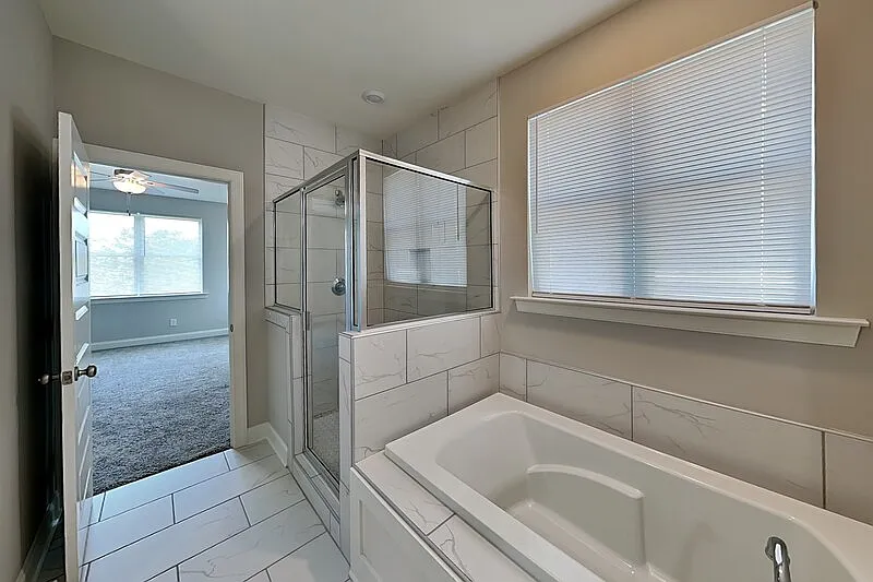 3 bed, 3.0 bath, 2032 sqft, $2,600 — Photo 2