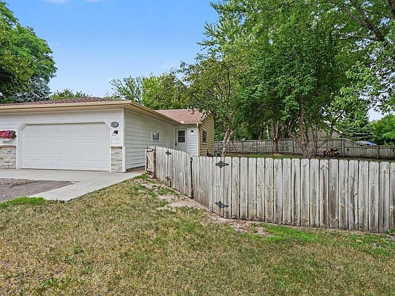 3rd image of 10609 Hummingbird St NW