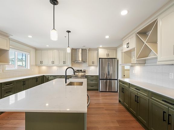5th image of 5454 Slocan St