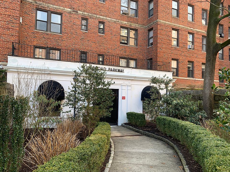 1st image of 1 Broad Pkwy APT 2