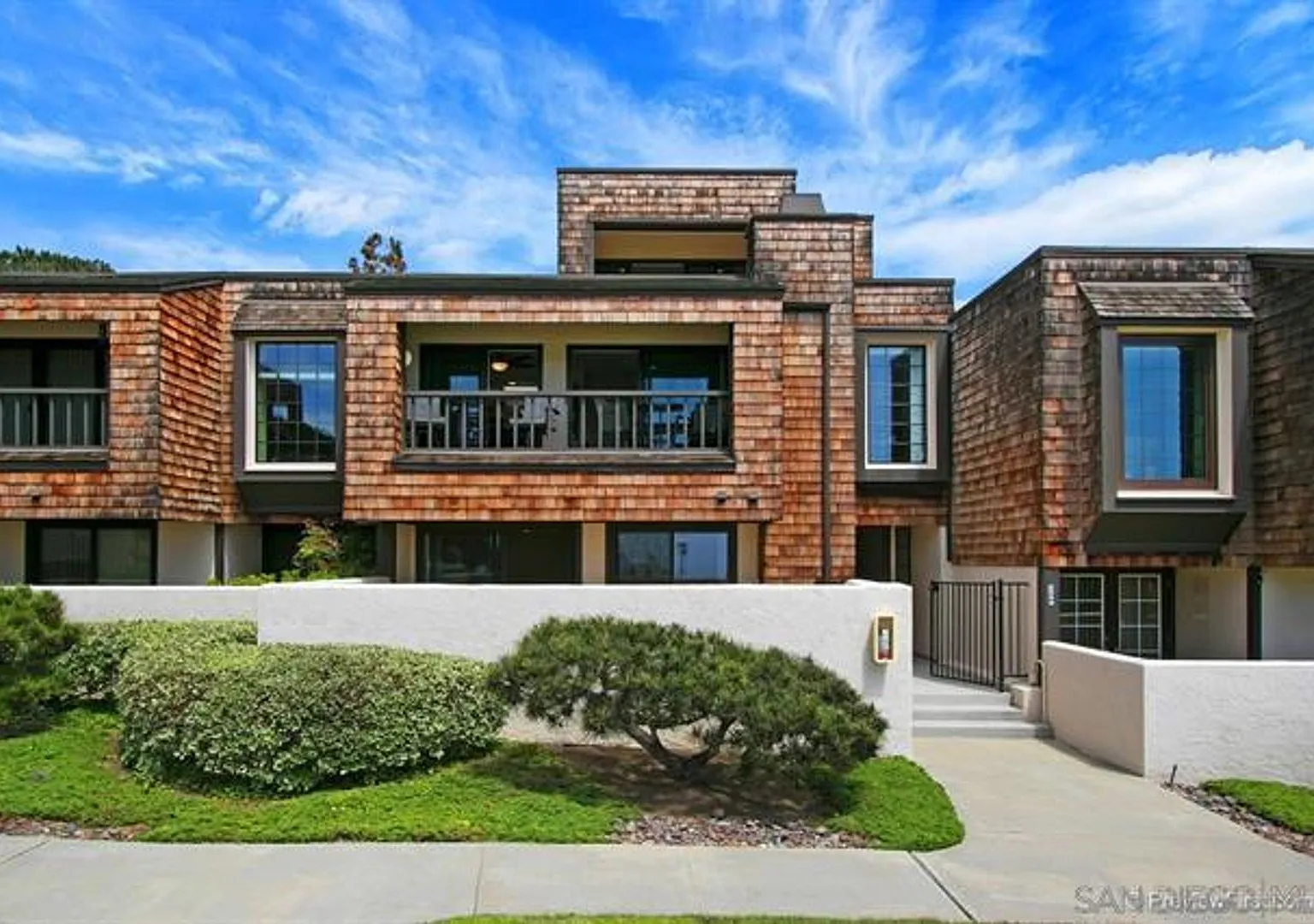 Gorgeous ocean view House 3 beds/ 3.5 baths in Del Mar. — Photo 2