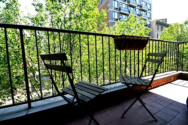 Rented by Bold New York | media 24