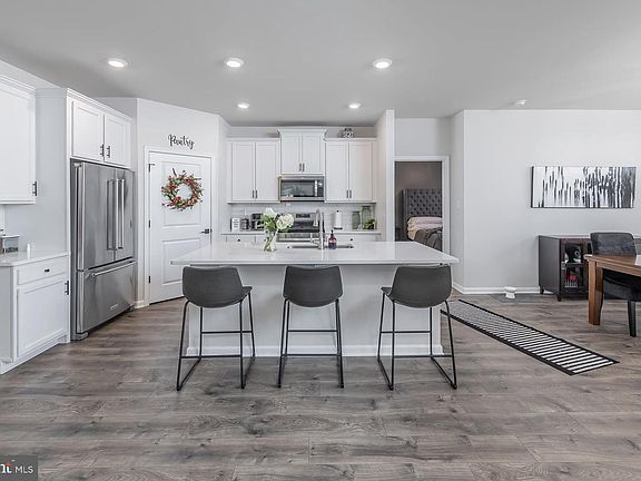 4th image of 44 Walton Way