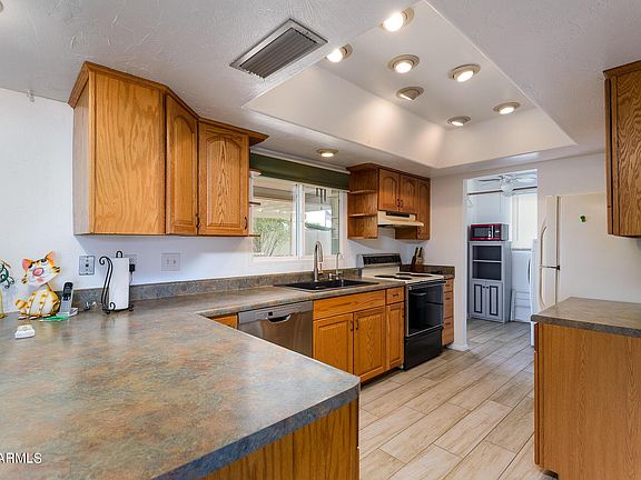 4th image of 3209 E Larkspur Dr