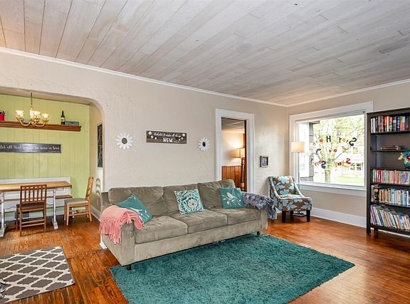 5th image of 323 N Park Ave