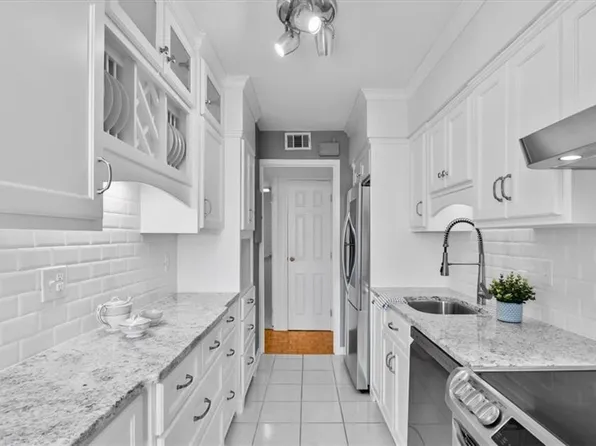 1101 N Elm St Unit 902, Greensboro, NC 27401