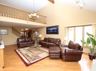 6 Shearwater Ct, Hawthorn Woods, IL 60047