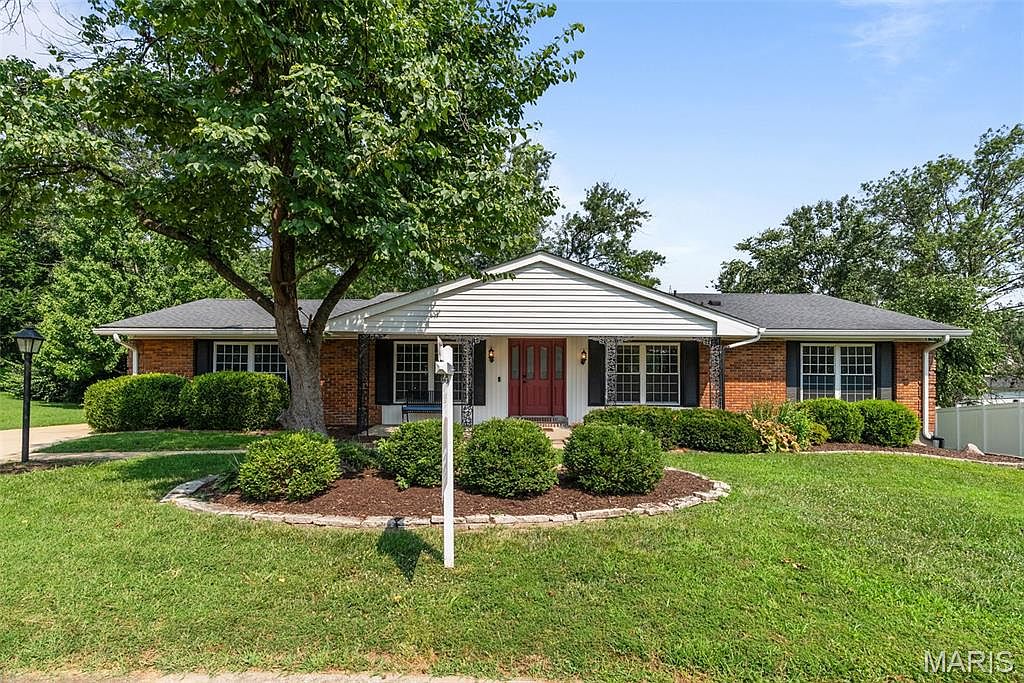 11827 Spruce Orchard Dr, Saint Louis, MO 63146 | Zillow