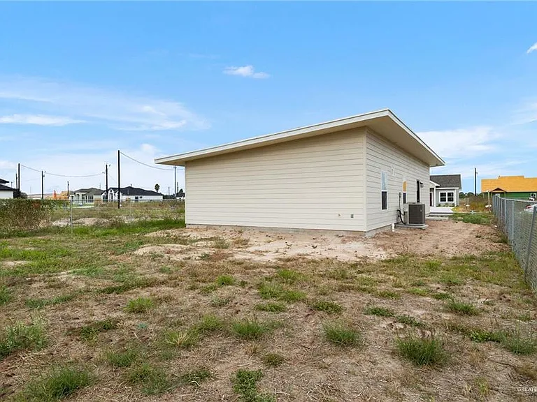 321 Merida Dr — Photo 11