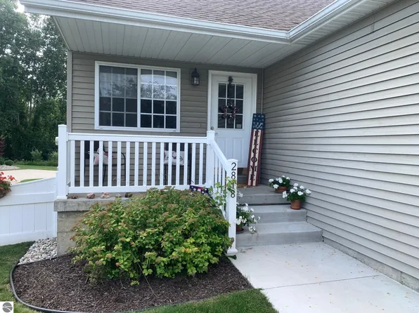 2818 Weatherwood St, Mount Pleasant, MI 48858