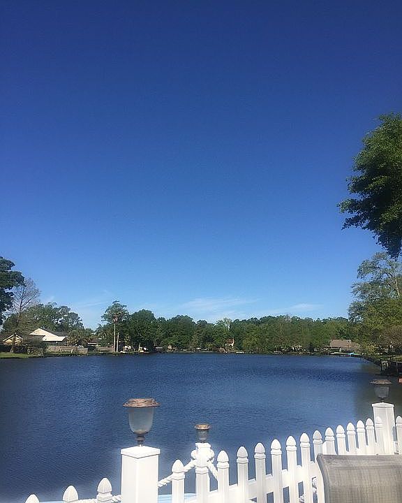 2nd image of 404 Lake Crescent Cir