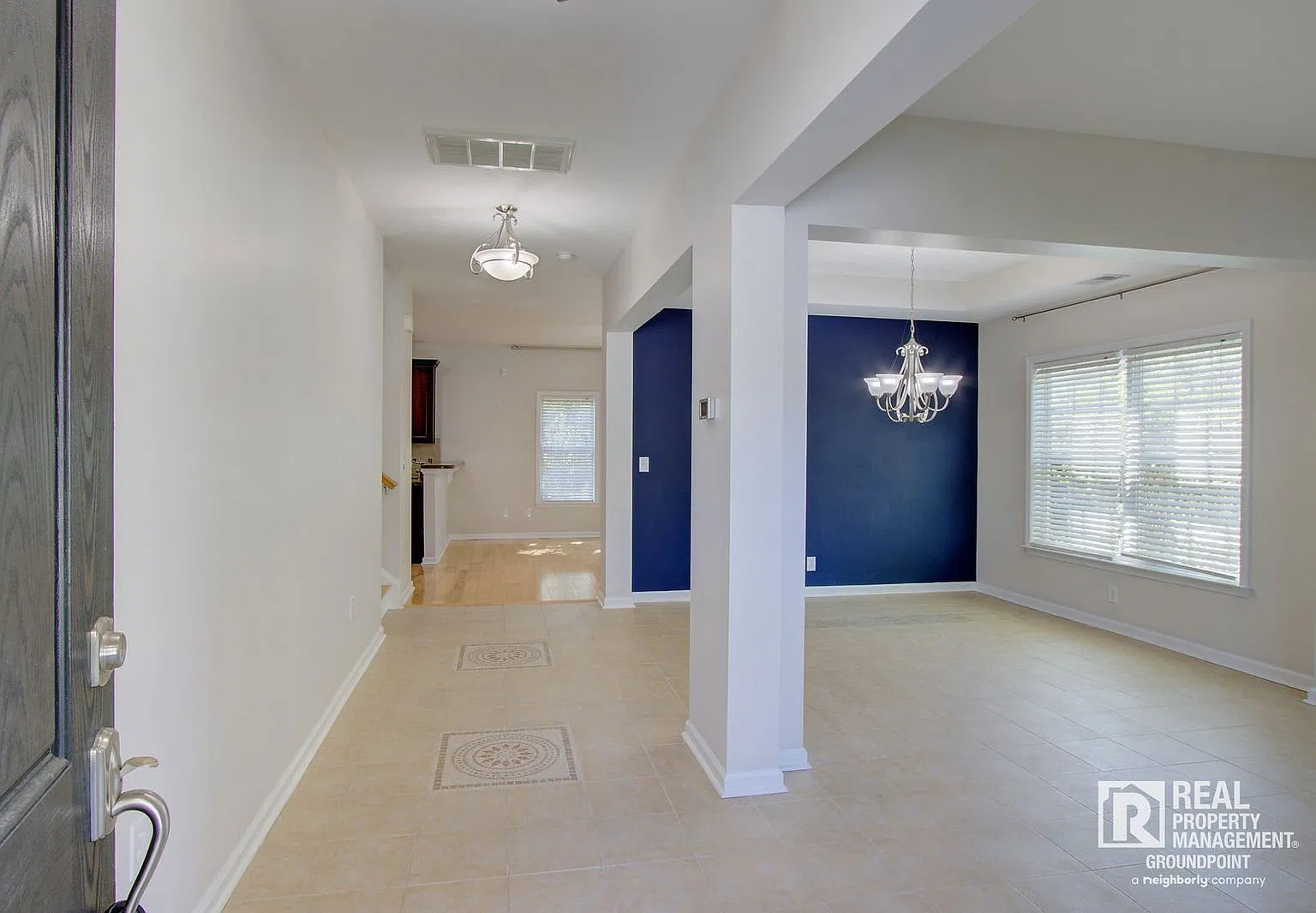 4 bed, 2.5 bath, 2487 sqft, $3,000 — Photo 4