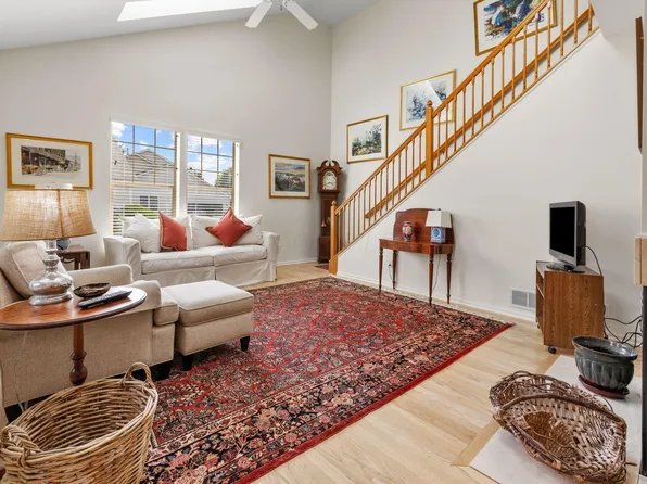 6040 Coventry Lake Dr, Hilliard, OH 43026