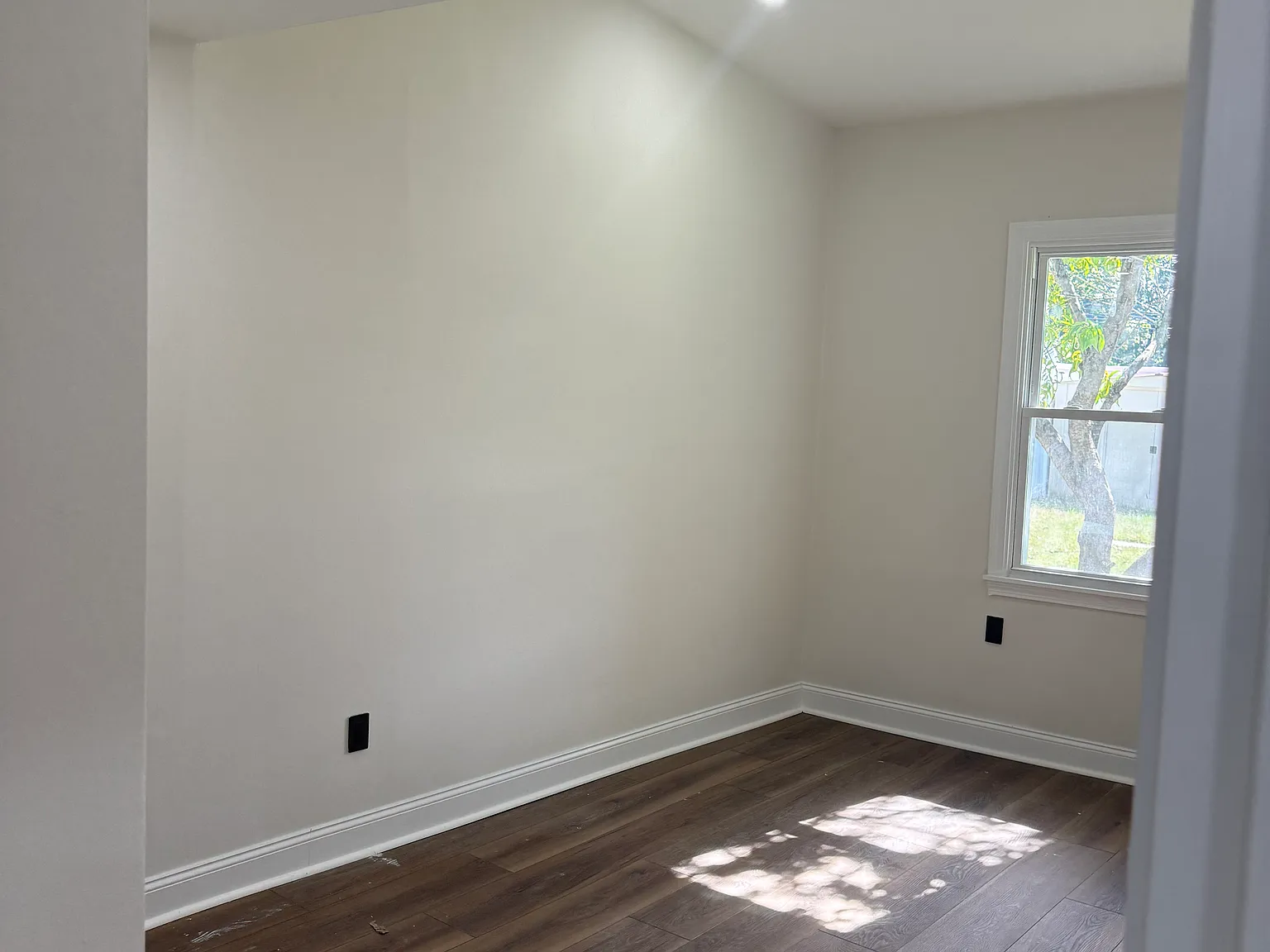 3 bed, 1300 sqft, $3,000 — Photo 2