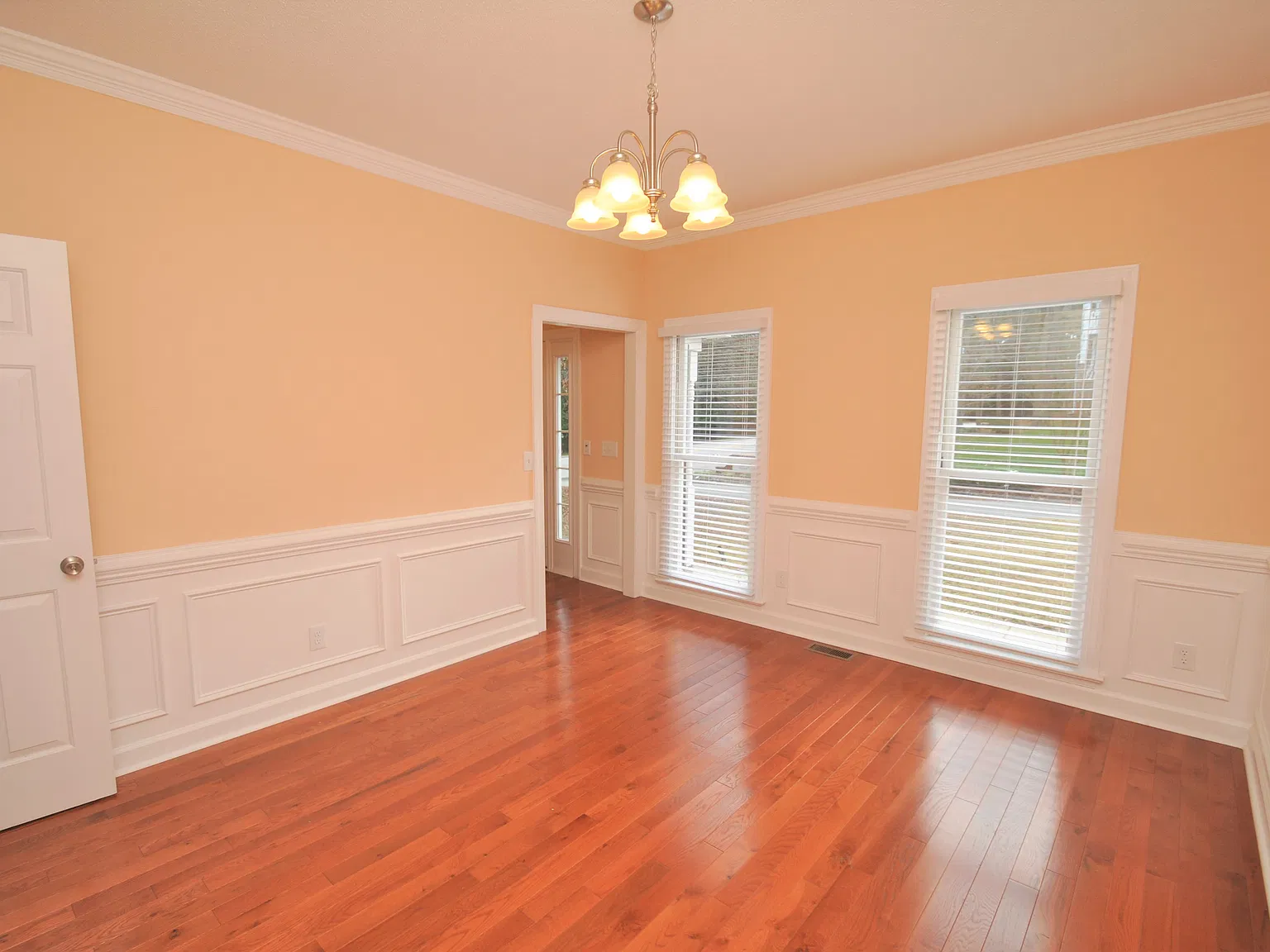 Elegant Preston Home Available Immediately — Photo 4