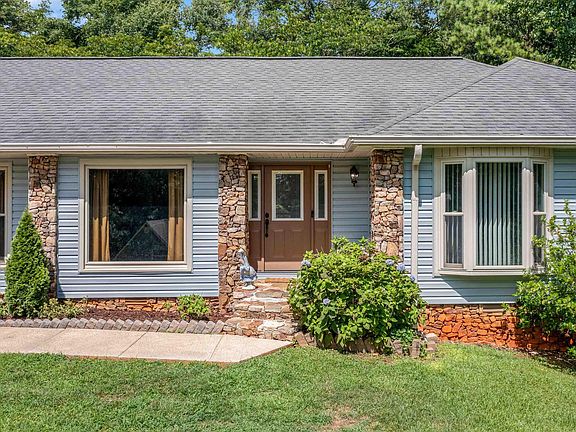 2nd image of 805 Pinedale Ct