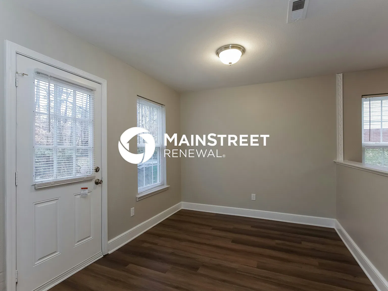 901 Doby Springs Dr — Photo 4