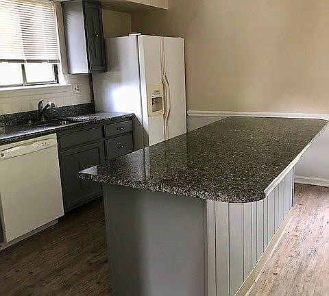 Kitchen with breakfast nook