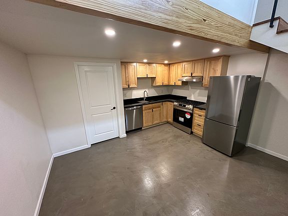 3rd image of 925 6th St NW Suite 1
