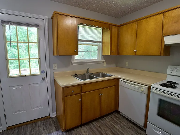 618 College St SW — Photo 12