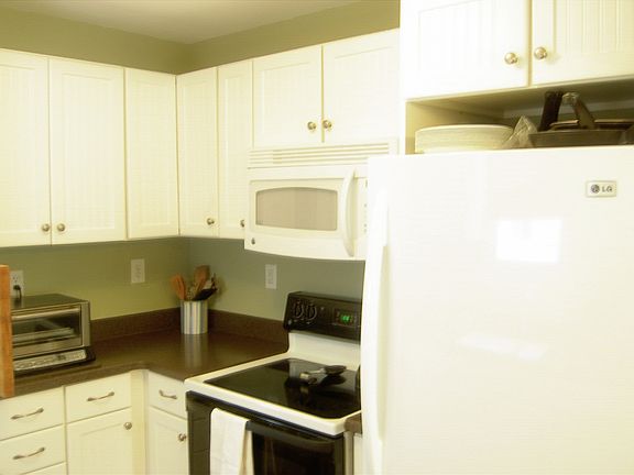 5th image of 517 N Minerva Ave