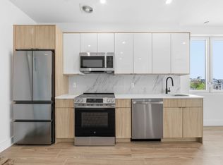 105 Hawthorne St #2C, Brooklyn, NY 11225