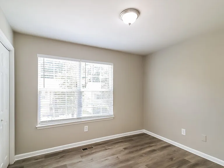 575 Sycamore Dr — Photo 14