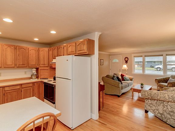5th image of 19522 SE 241st Pl