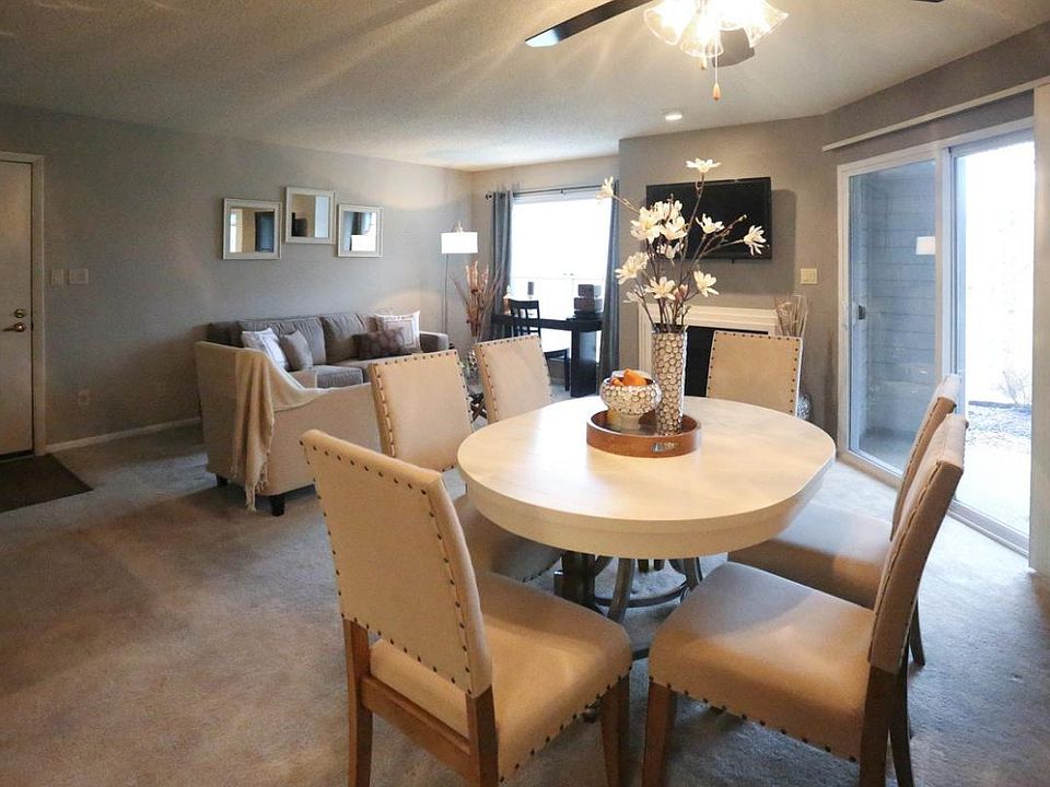 Open Dinning Room /Living Room
