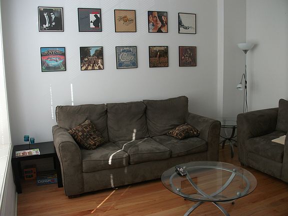 4th image of 2821 N Clybourn Ave