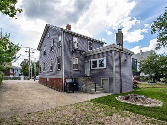 3rd image of 276 N Harvard St