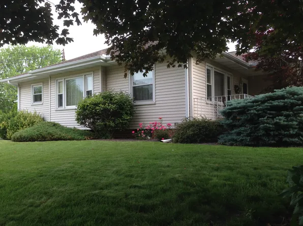 403 N Walnut St, Princeville, IL 61559