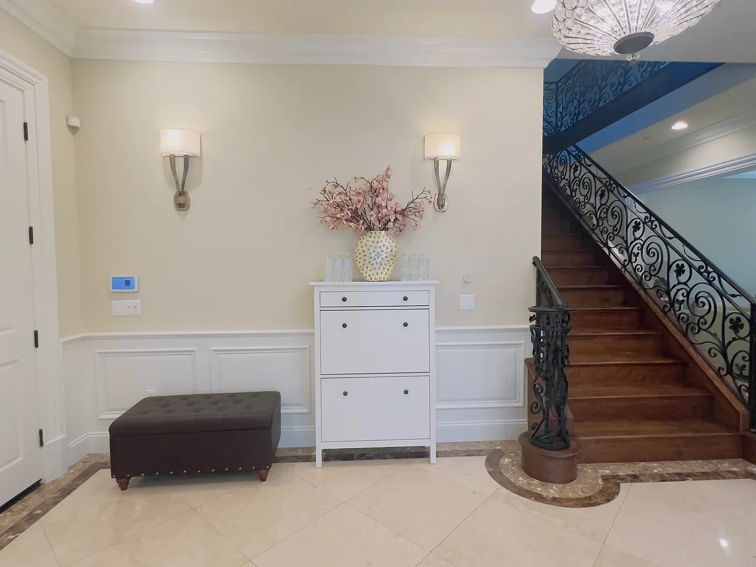 2 bed, 2.5 bath, 2000 sqft, $3,300 — Photo 2