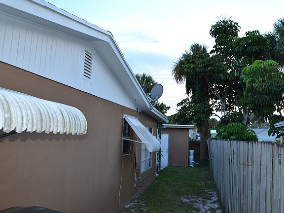 3rd image of 436 SE Parkway Dr
