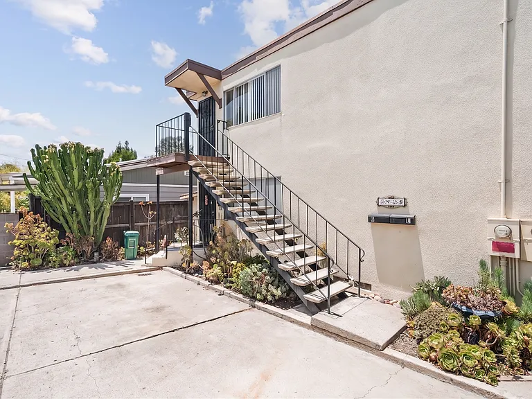 3964 Manzanita Dr #B4 — Photo 2