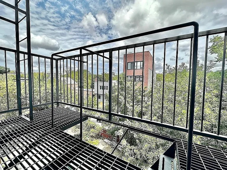 949 Metropolitan Ave #3B — Photo 4