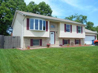 1446 Port Cove Dr, Porter, IN 46304