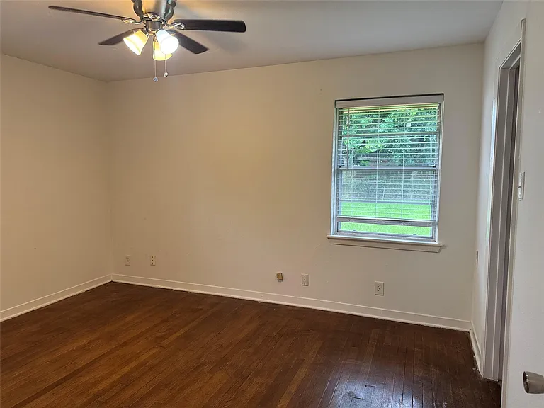 4013 Newshire Dr — Photo 8
