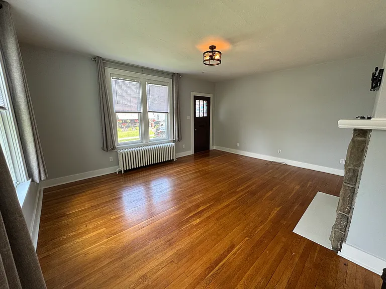 14 Maplewood Ave #14 — Photo 3