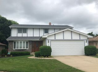 977 Dearborn Cir, Carol Stream, IL 60188