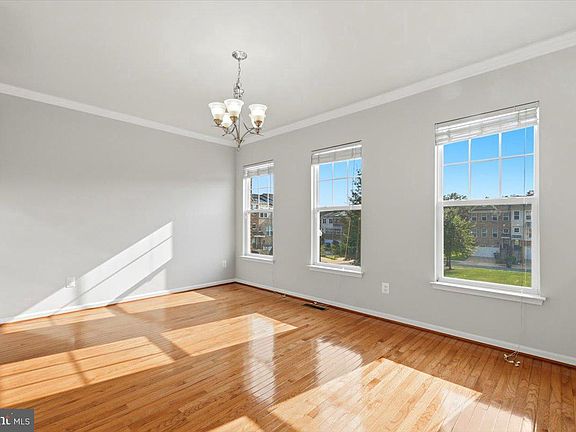 2nd image of 43350 Wayfarer Sq