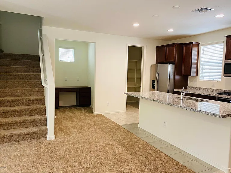 744 W Flintlock Way — Photo 14