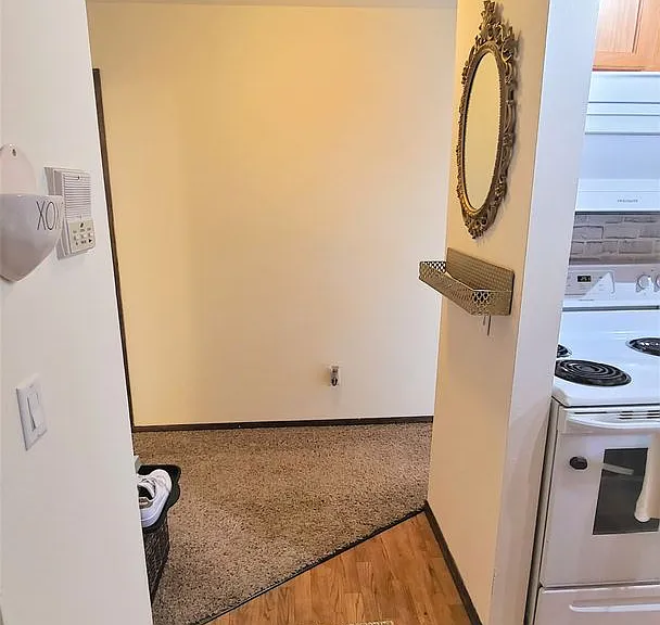 530 N Eau Claire Ave — Photo 4