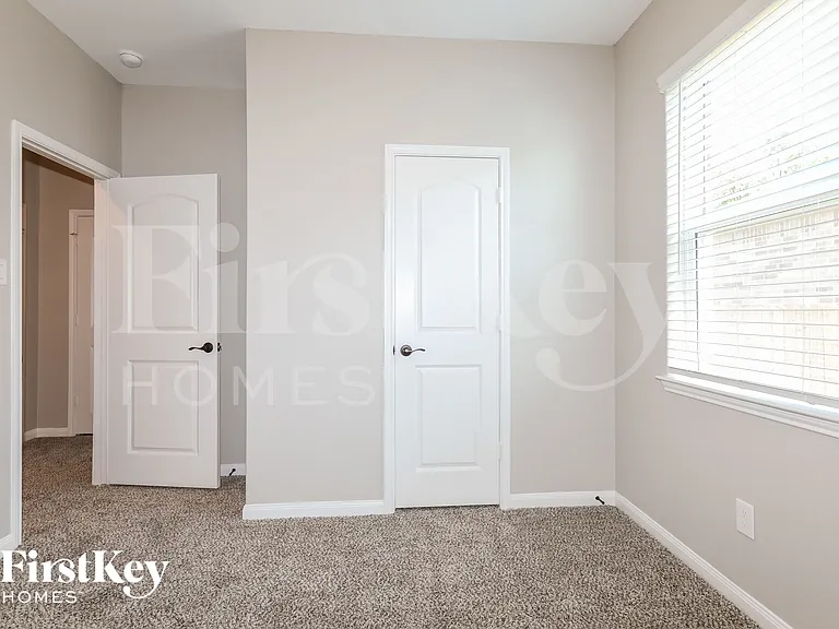 8981 Oval Glass St — Photo 13