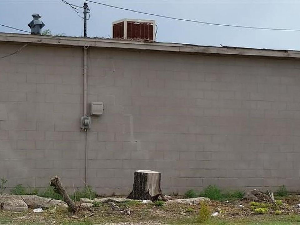 2nd image of 907 W Alameda St